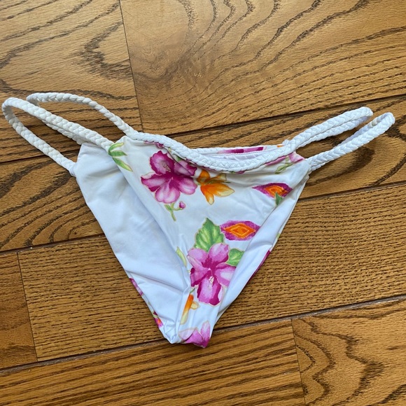 Frankies Bikini pink floral poppy two piece - Picture 7 of 8
